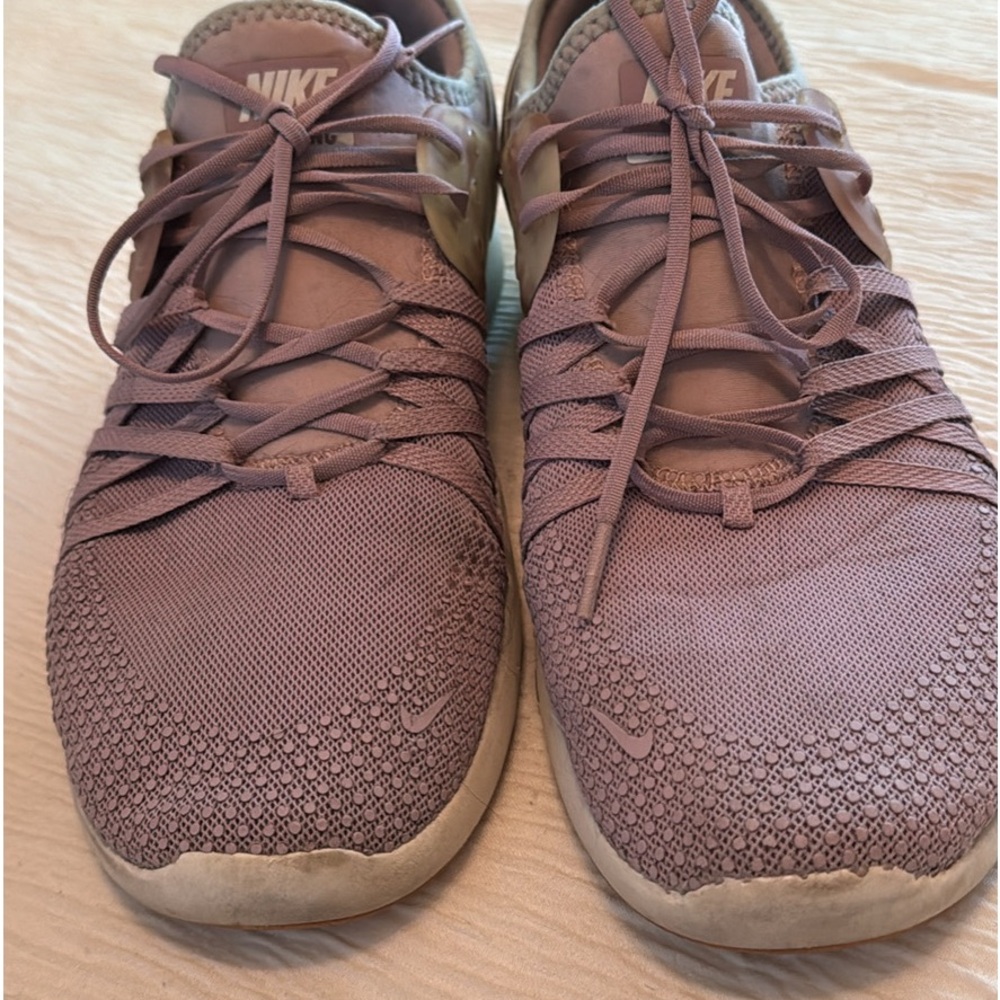 Nike tennis shoes